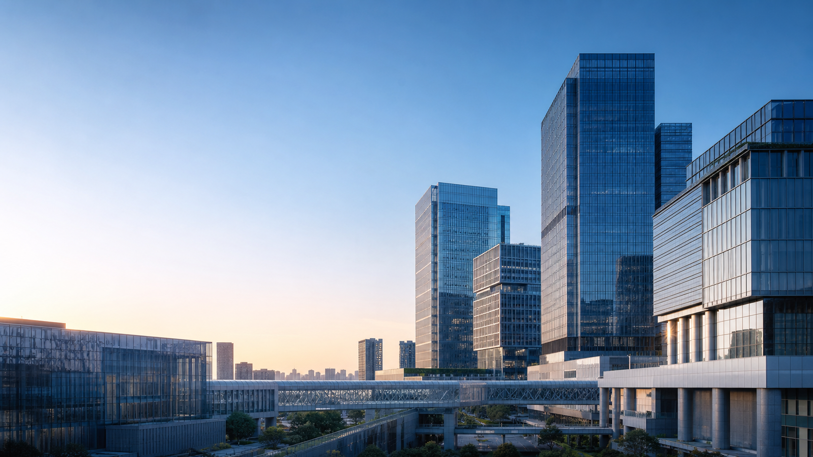 由连廊相互连接的现代城市商务建筑群